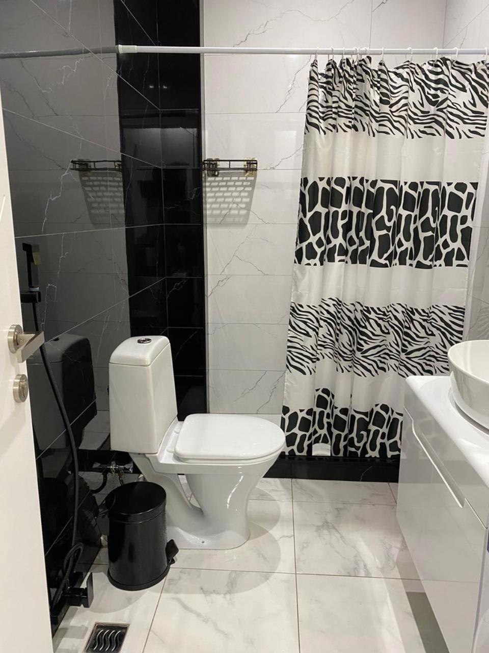 Apartment - "Exclusive" Tbilisi ภายนอก รูปภาพ