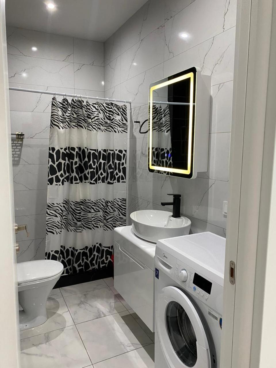 Apartment - "Exclusive" Tbilisi ภายนอก รูปภาพ